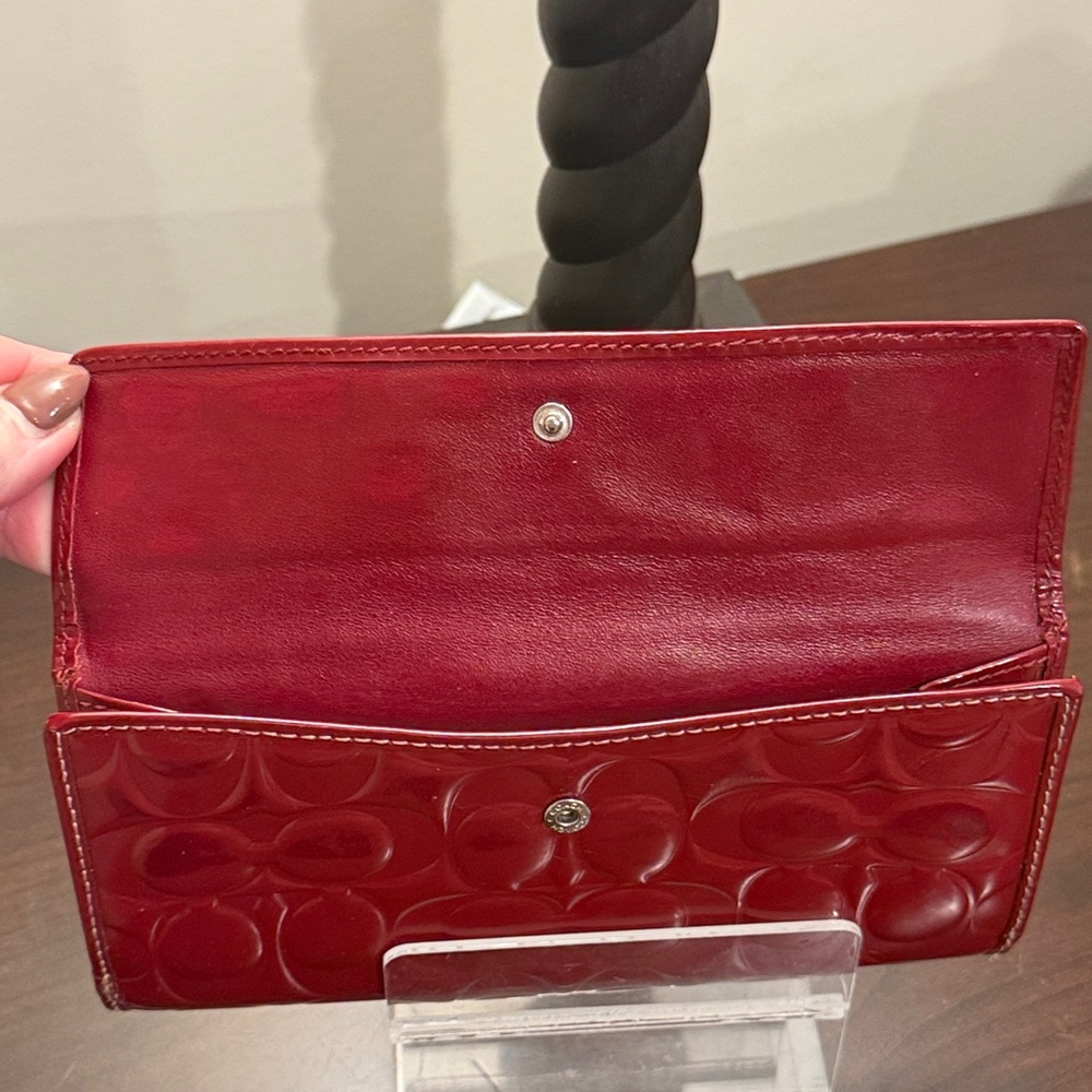 Coach Vintage Signature Embossed Patent Leather Turnlock Wallet (Color: Red) EUC - Picture 10 of 16